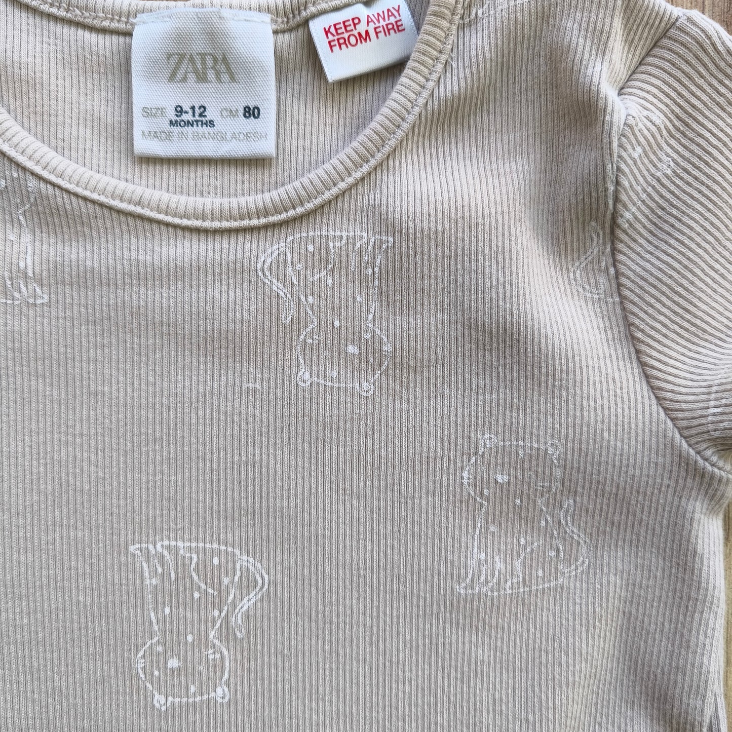Body canalé con estampado / 9-12 meses