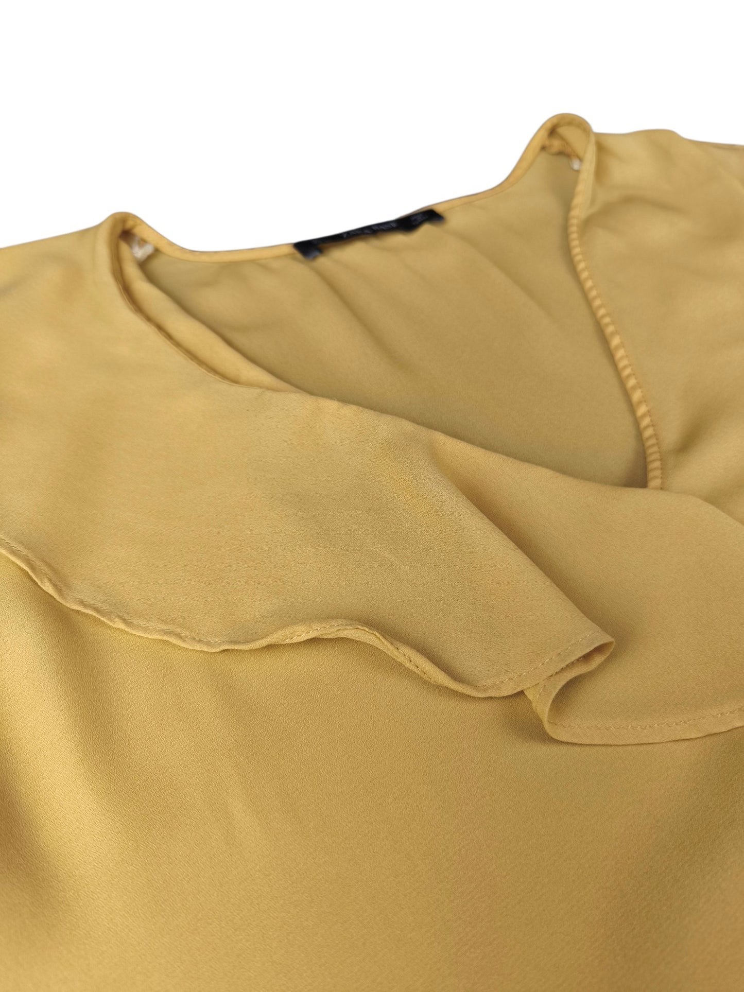 Blusa mostaza con vuelos / Talla L