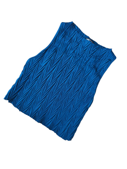Polera texturizada azul eléctrico / Tala S